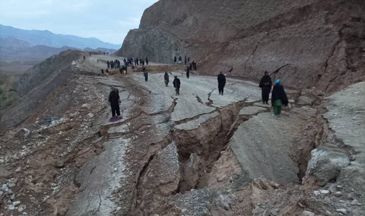 Residents of Ghor Province Decry Embezzlement in Road Construction Funds