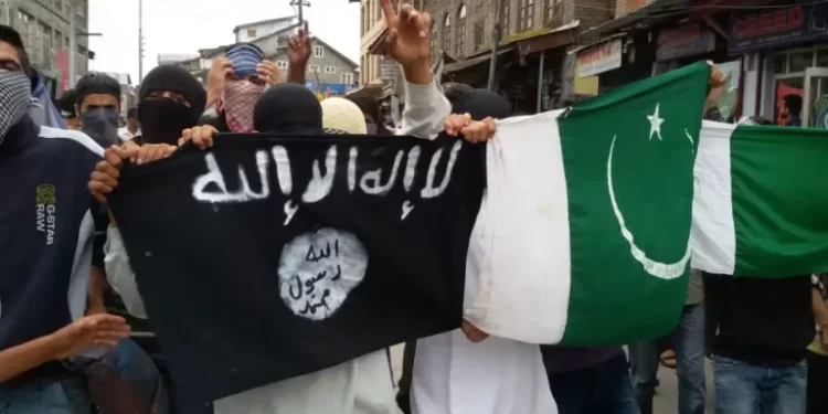 Pakistan and ISIS; A Pause on The Guardian’s Claim