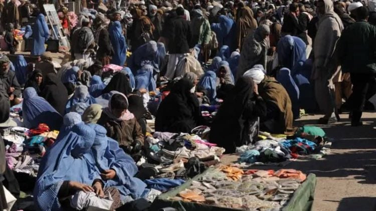 Women and children gather at a crowded street market in Afghanistan, reflecting the deepening economic crisis and widespread poverty. (Photo Credit: Social Media)