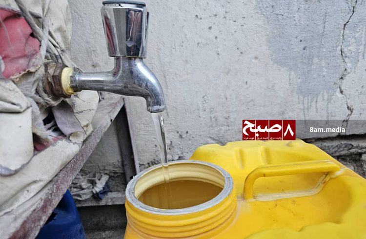 A resident fills a container with water from a scarce tap in Kabul, highlighting the ongoing water crisis. (Photo Credit: 8am.media)