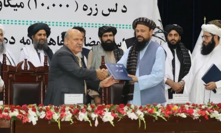 A formal handshake marks the signing of a $10 billion electricity production memorandum between the Taliban and Azizi Energy Company in Kabul. (Photo Credit: @bnadari1)