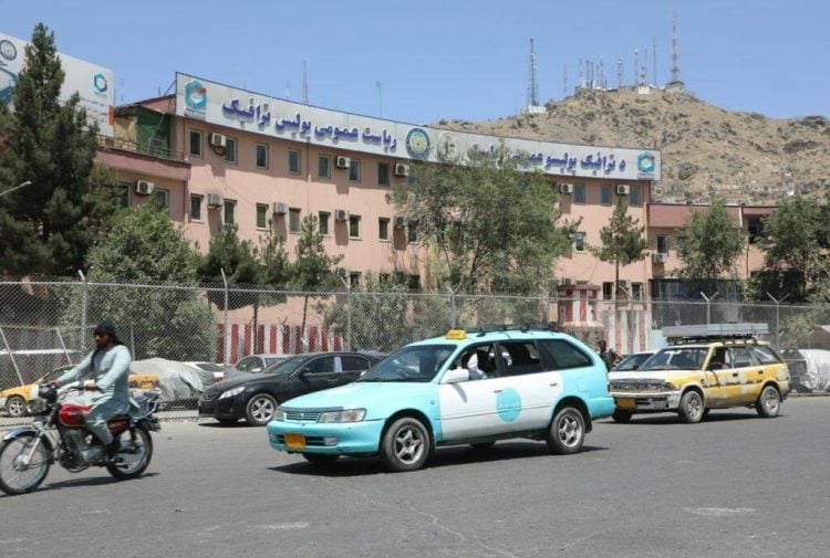 Vehicles line up outside a Taliban-controlled traffic department building in Afghanistan, where officials are reportedly issuing driving licenses without proper testing in exchange for bribes. (Photo Credit: Pajhwok)