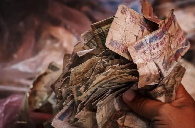 Severely damaged Afghani banknotes highlight the growing problem of worn-out currency circulation in Afghanistan, where poor handling practices and lack of clear regulations have led to widespread deterioration of the national currency. (Photo Credit: Memar press)