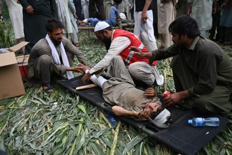 Emergency responders assist earthquake victims in Afghanistan as the country's Sikh community sends aid to Kunar province. (Photo Credit: Wakil Kohsar / AFP)