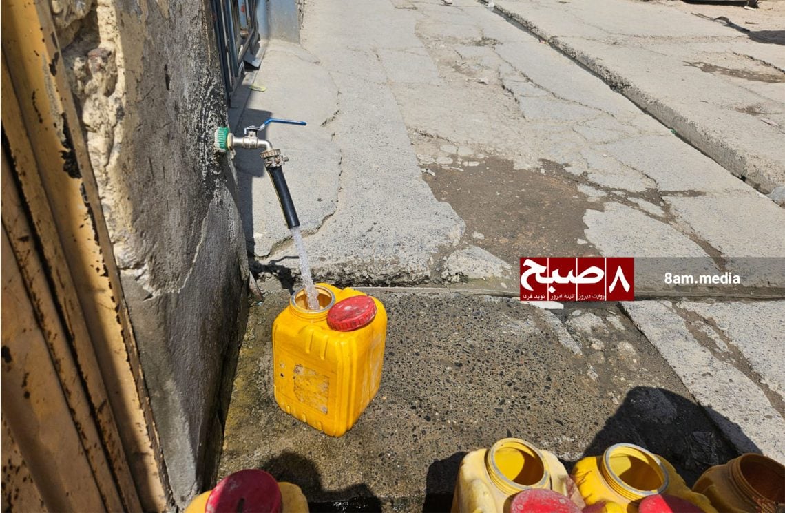 Water containers lined up at a public tap in Kabul as residents struggle with severe water shortages. (Photo Credit: 8am.media)