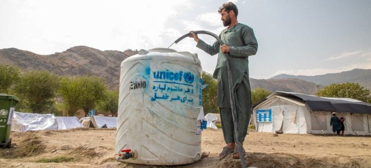 A man operates a UNICEF water tank at a displacement camp in eastern Afghanistan, where over 212,000 children face risk of waterborne diseases following the recent earthquake. (Photo Credit: UNICEF/Muzamel Azizi)