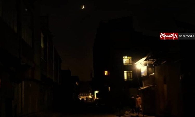 A Kabul neighborhood plunged into darkness amid ongoing power outages. (Photo Credit: 8am.media)