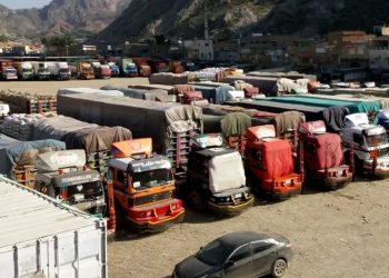 Trucks stranded at the Torkham border amid prolonged trade suspension between Afghanistan and Pakistan. (Photo Credit: Reuters)