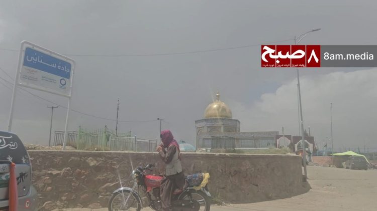 A resident moves through heavy air pollution near a shrine in Ghazni city as industrial smoke fills the sky. (Photo Credit: 8am.media)