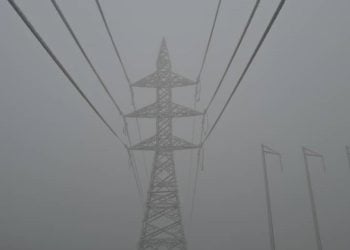Electricity transmission tower obscured by fog and cold weather in Afghanistan, as power lines from Turkmenistan to Herat have been severed due to freezing conditions. (Photo Credit: @press43278)