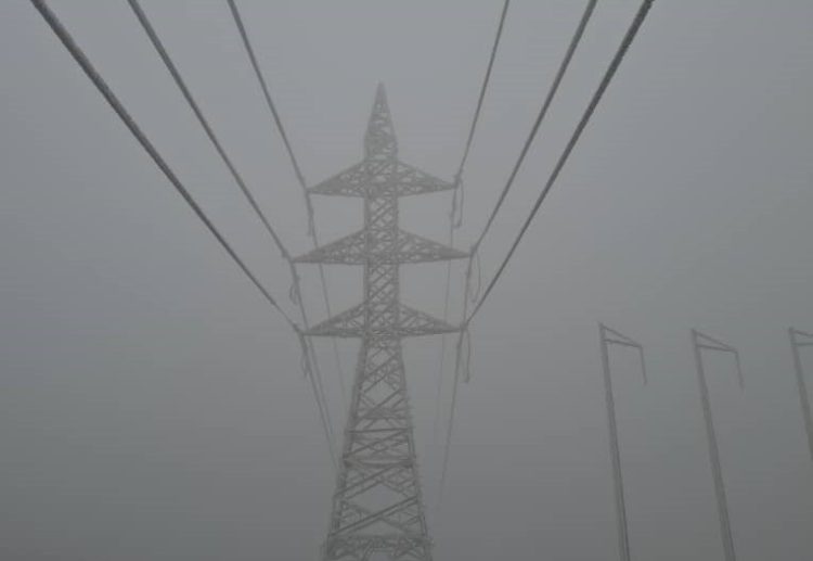Electricity transmission tower obscured by fog and cold weather in Afghanistan, as power lines from Turkmenistan to Herat have been severed due to freezing conditions. (Photo Credit: @press43278)