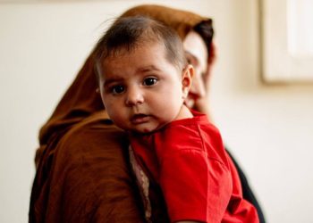 An Afghan mother and child, reflecting WFP reports that millions of women and children in Afghanistan suffer from malnutrition and urgently need aid. Photo Credit: WFP