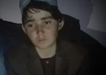 Nooria in boys’ clothing and a traditional Kandahari cap, reflecting a story of survival shaped by poverty and restriction. (Photo Credit: Social Media)