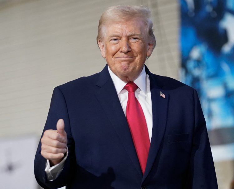 The photo shows Donald Trump, who described Pakistan’s attacks on the Taliban as “outstanding.” Photo Credit: GETTY IMAGES VIA AFP