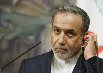Araghchi adjusts earpiece (Photo Credit: AP)