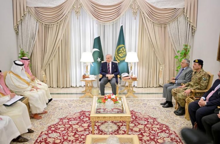 Saudi Arabia Pakistan officials meeting (Photo Credit: Reuters)