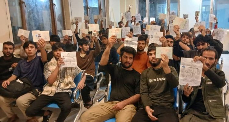 84 Afghan migrants released from Pakistani prisons via Spin Boldak (Photo Credit: @MoRRAfg)