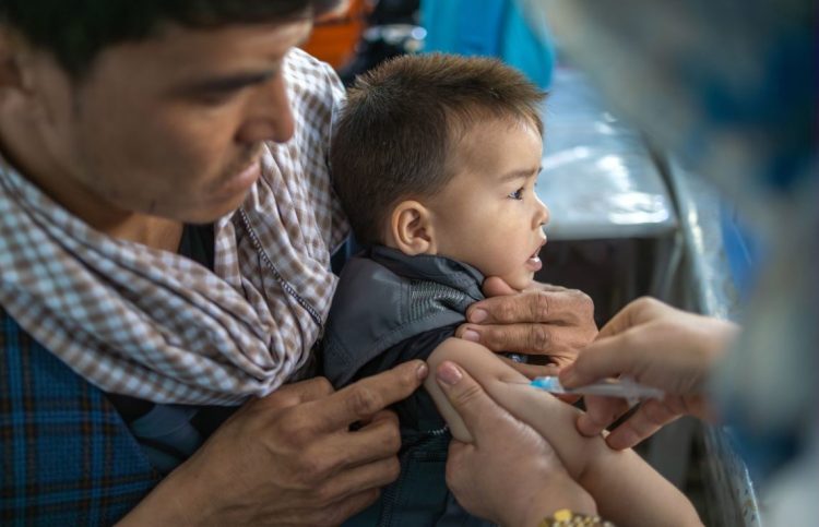 Child receiving polio vaccine in Afghanistan. (Photo Credit: UNICEF)