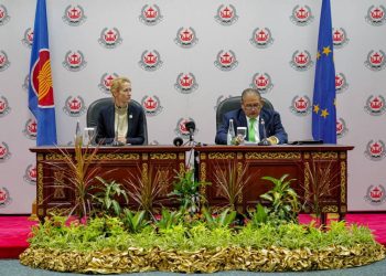 EU ASEAN officials meeting at conference table (Photo Credit: EUROPEAN UNION)