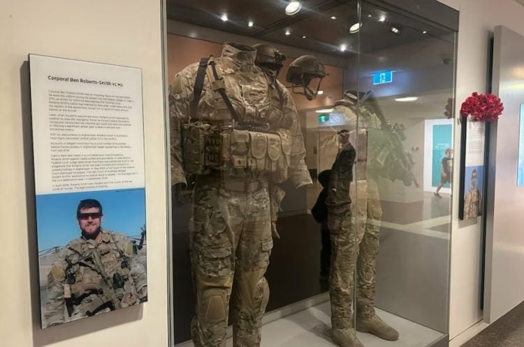 Uniform display of Corporal Ben Roberts-Smith VC MG at Australian War Memorial exhibition. (Photo Credit: ABC News: Lily Nothling)