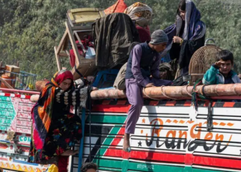 Afghan migrants return to Afghanistan with their belongings after being deported from Iran and Pakistan (Photo: GETTY IMAGES)