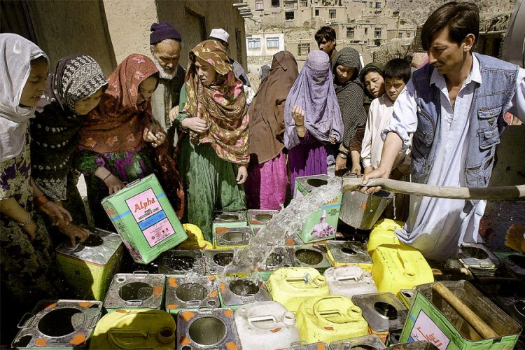 Residents crowd around a water distribution point in Kabul, filling repurposed containers and jerry cans as the city's water crisis deepens. (Photo credit: AFP)