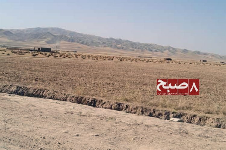 A deep erosion gully cuts across dry farmland in Afghanistan, showing the extent of soil degradation threatening agricultural land. (Photo Credit: 8am.media)
