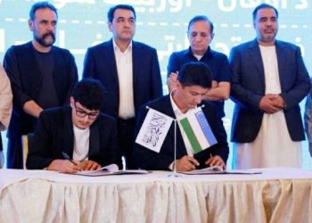 Officials from Afghanistan and Uzbekistan attend the signing of trade agreements during the Afghan-Uzbek Trade Forum in Kabul (Photo: @bnadari1)