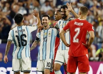 Lionel Messi and his Argentina teammates celebrate after advancing to the semi-finals of the 2026 FIFA World Cup following their victory over Switzerland (Photo: CHARLY TRIBALLEAU / AFP)
