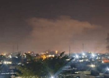 A distant view of a plume of smoke rising into the night sky following reports of explosions in southern Iran (Photo: Farsnews)