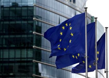 European Union flags wave outside an EU (Photo: REUTERS)
