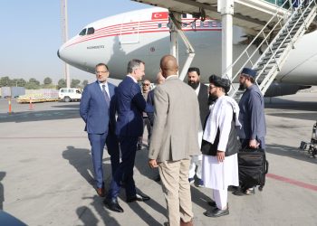 Barham Salih, the UN High Commissioner for Refugees (UNHCR), and Alexander De Croo, the Administrator of the United Nations Development Programme (UNDP), arrive in Kabul. (Photo: MoRRAfg/X)