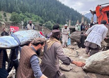 Rescuers and residents search through mud and boulders in Parun after deadly flash floods swept through Nuristan province. (Photo credit: AFP)