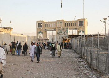 People cross the Spin Boldak-Chaman gate on foot as Pakistan's visa suspension pushes many toward illegal border routes. (Photo credit: Social media)