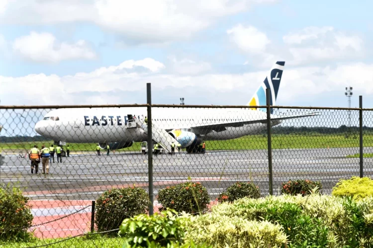 A deportation flight carrying migrants from the United States arrives at an airport (Photo: AP