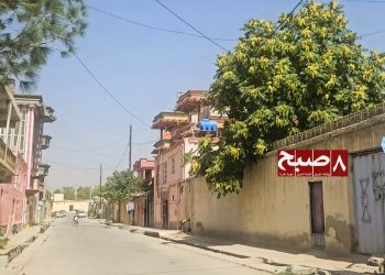 A residential street in Ghazni city lined with houses, where soaring rents have left many tenants struggling to make ends meet. (Photo credit: 8am.media)