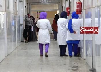 Health workers walk through a hospital corridor in Kabul as patients and caregivers wait nearby amid complaints of overcrowding and neglect. (Photo credit: 8am.media)