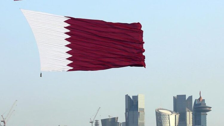 Qatar’s flag waving high against the city's skyscrapers (Photo: Anadolu Agency)