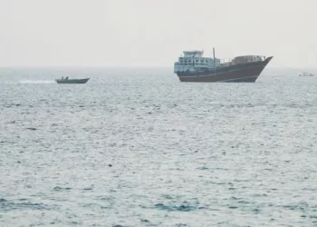 Ships sailing through strait of Hormuz (Photo: REUTERS)