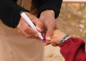 A child receives a polio vaccine during a vaccination campaign. (Photo credit: @PolioFreeAfghan)