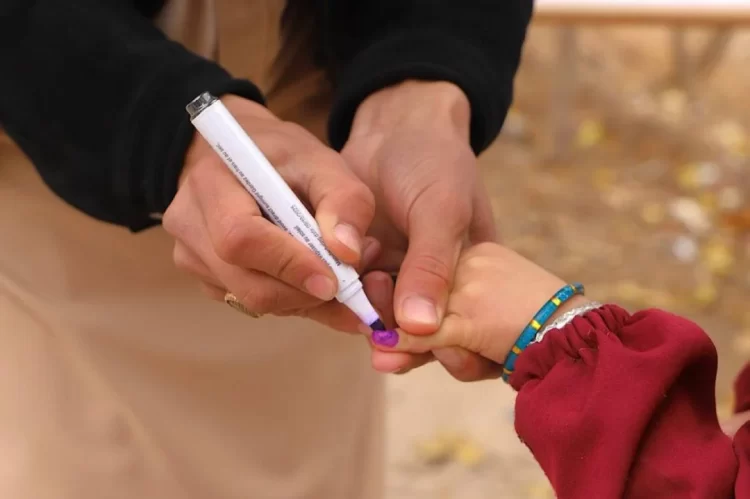 A child receives a polio vaccine during a vaccination campaign. (Photo credit: @PolioFreeAfghan)