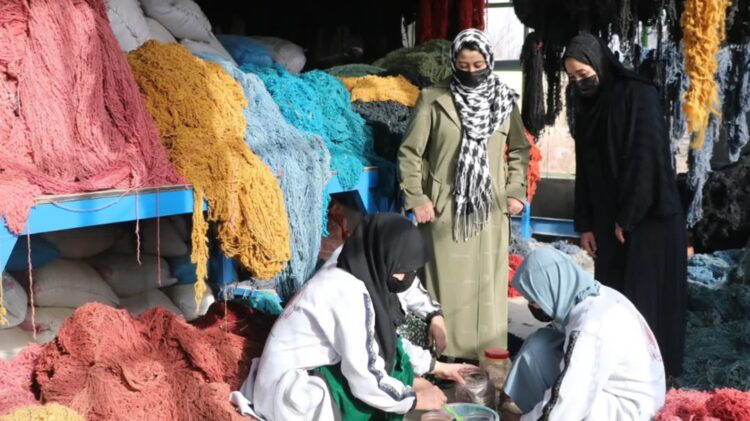 Women work at a carpet workshop in Afghanistan as women’s participation in economic activity continues to decline. (Photo credit: @ILOAfghanistan)