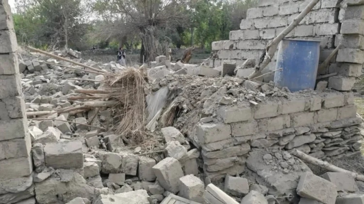 A residential building lies heavily damaged, with collapsed walls and rubble scattered across the area (Photo: @FitratHamd)