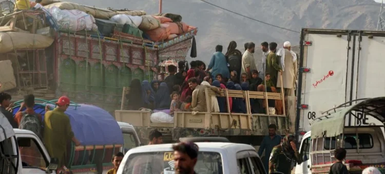 Migrants travel in crowded vehicles as families return to Afghanistan from neighboring countries. (Photo credit: UNHCR)