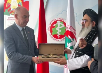 Officials from Belarus and the Taliban exchange gifts during a meeting on expanding health cooperation. (Photo credit: @MoPH_afg)
