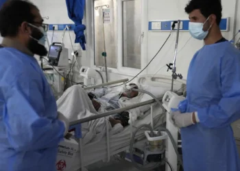 Doctors attend to a patient in a hospital ward amid ongoing COVID-19 monitoring in Afghanistan. (Photo credit: AP)