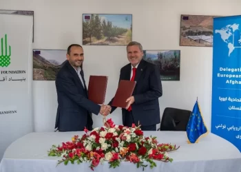 Representatives of the Aga Khan Foundation and the European Union shake hands following the signing of an agreement to support stability and resilience in Afghanistan. (Photo: © EU DELEGATION TO AFGHANISTAN)