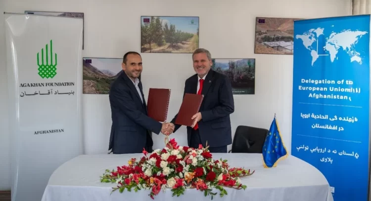 Representatives of the Aga Khan Foundation and the European Union shake hands following the signing of an agreement to support stability and resilience in Afghanistan. (Photo: © EU DELEGATION TO AFGHANISTAN)