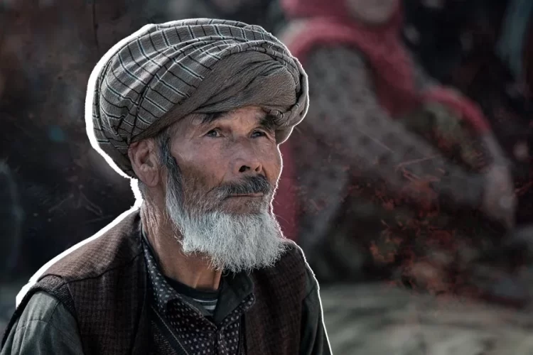 An elderly man from Afghanistan looks on, as many families across the country rely on remittances from relatives abroad to survive worsening poverty. (Photo credit: AFP)