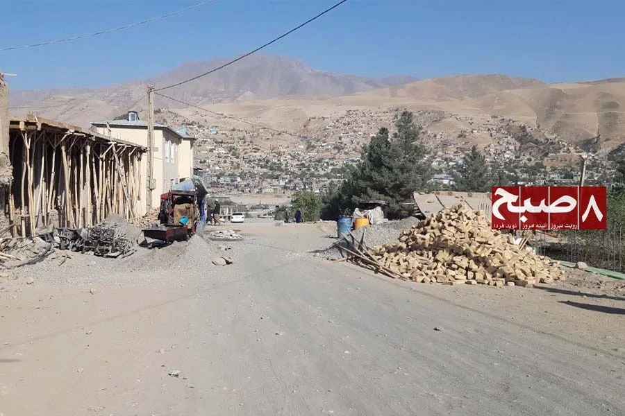 Piles of bricks and construction debris line an unfinished road in Faizabad, overlooking the city, as the stalled project leaves residents without a completed route. (Photo credit: 8am.media)